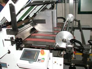 Contre colleuse semi-automatique